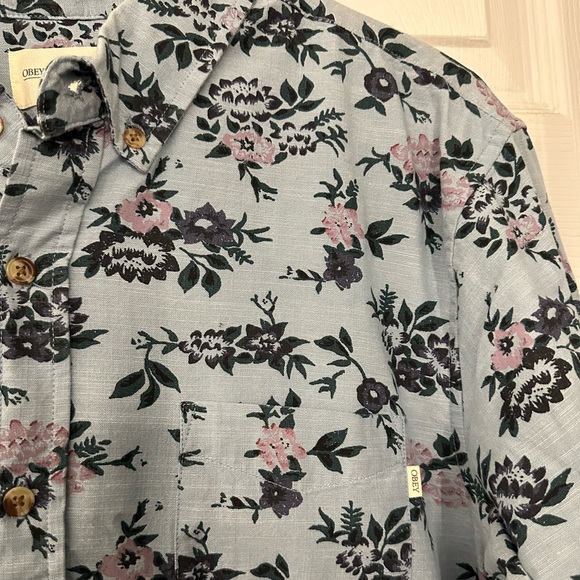 Obey long sleeve button down shirt - Picture 2 of 4